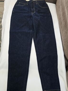 New Guess Jeans G06 Mom Jeans are a dark wash denim. These pants are size W28 L3